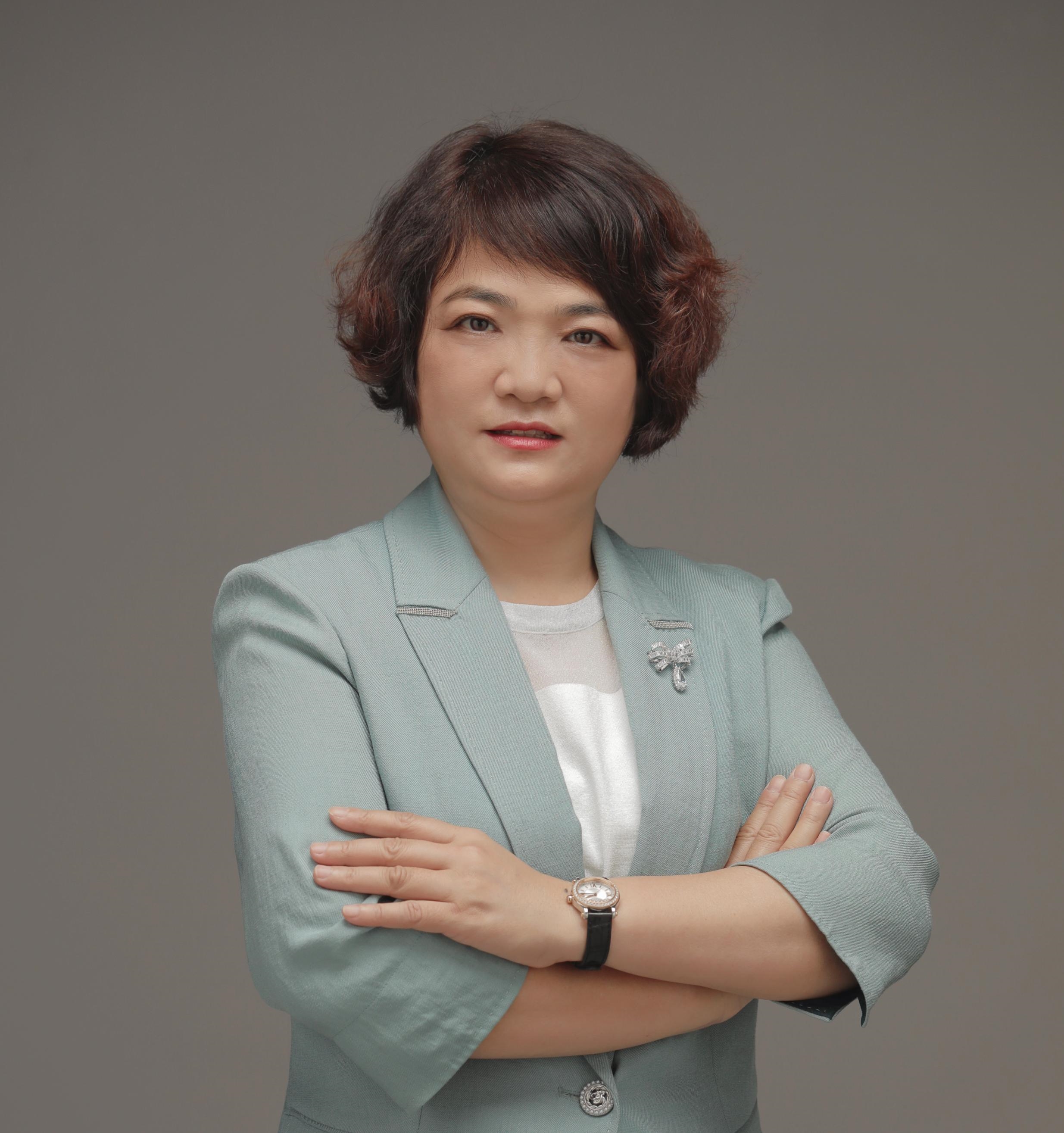 ??????????于建筑蒼穹，鐫刻“她”力量丨集團董事/總經(jīng)理陳鳳蘭被評為2025年東莞建筑巾幗風(fēng)采人物(圖2)